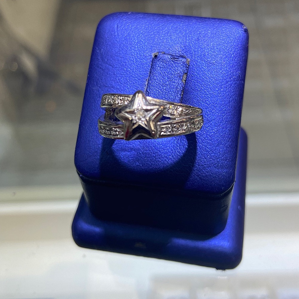 14kt White Gold Diamond STAR Ring